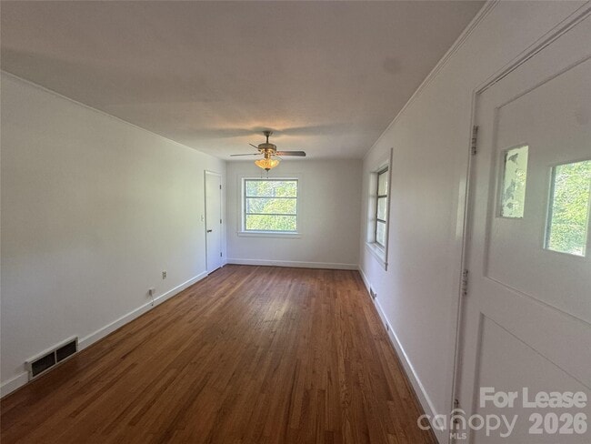 Building Photo - 1203 Hibriten Dr SE