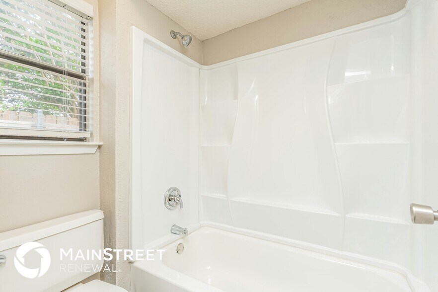 Building Photo - 1712 Homestead St