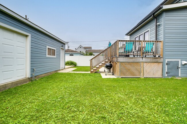 Building Photo - 4727 N Kiona Ave