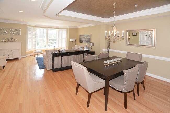 Building Photo - Beautiful Luxury TH with Deck & Patio!