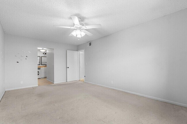 Building Photo - 120 Cypress Club Dr