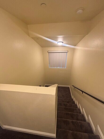 Building Photo - 424 E 101st St