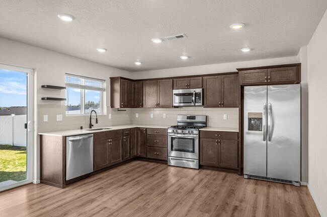 Building Photo - Beautiful 2022 Built Home With Views!