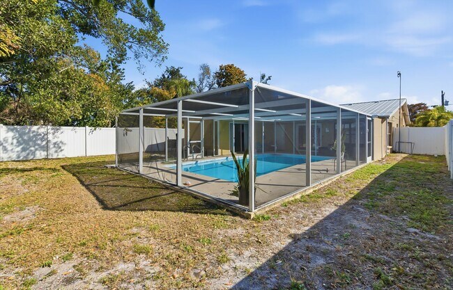 Building Photo - Charming Sarasota Retreat –4-Bedroom/3-Bathroom Modern Pool Home Near Everything!