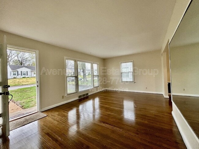 Building Photo - 7105 Circleview Dr