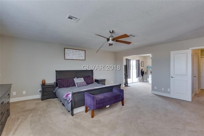 Building Photo - 6BD/5BA!! POOL/SPA!!