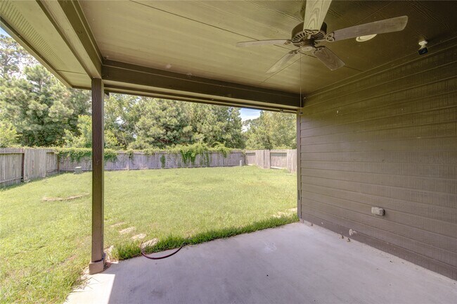 Building Photo - 15727 Whisper Woods Dr