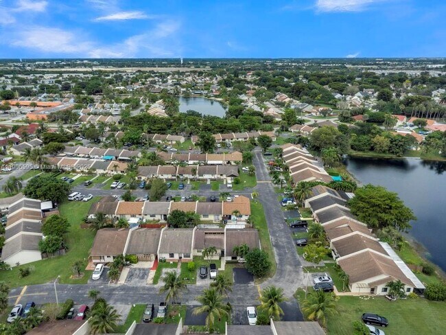 Building Photo - 1499 Yellowthroat St