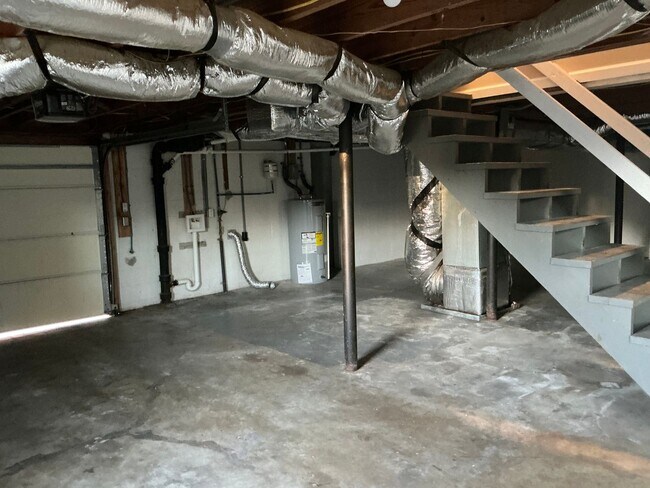 Building Photo - 220 Crossland Ave