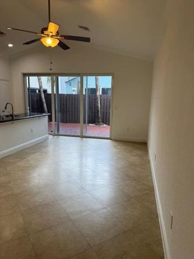 Building Photo - 3201 John's Pl