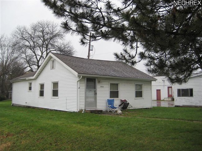 Building Photo - 1057 N Aurora Rd