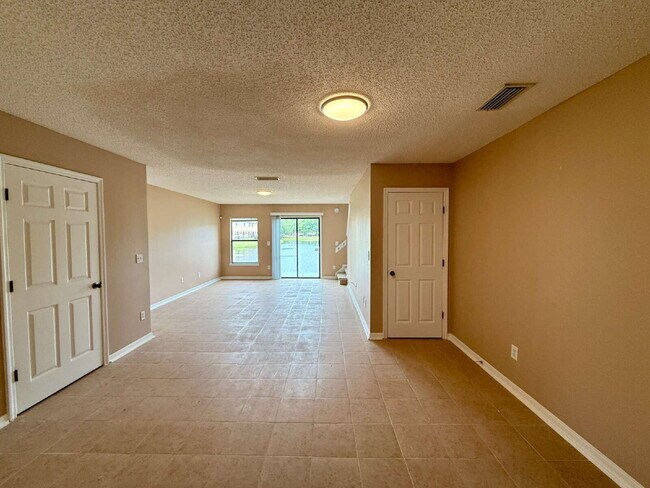 Building Photo - Stunning Townhouse with Breathtaking Water...