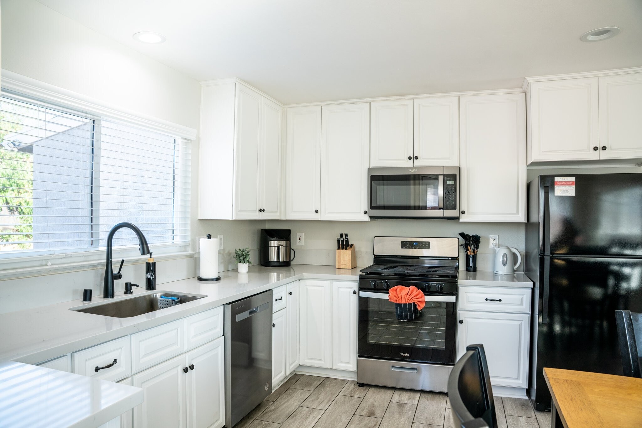 Building Photo - 12765 Shadybend Dr