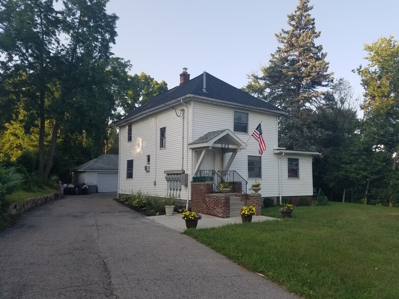 Exterior - 102 Spring St