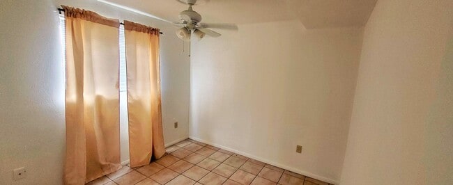 Building Photo - CUTE TEMPE HOME ON NO OUTLET STREET!!