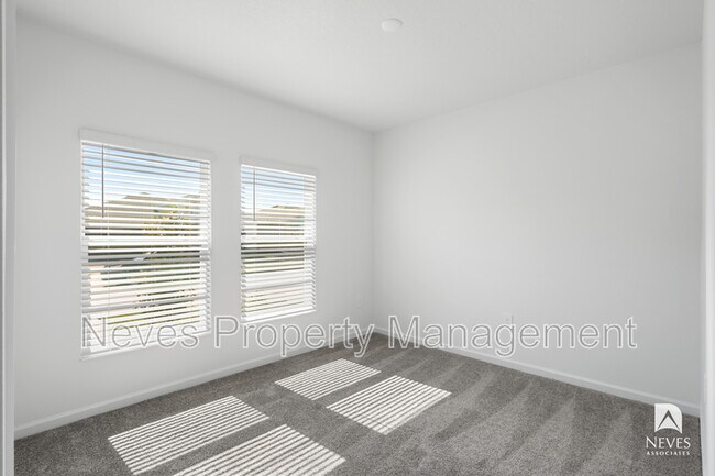 Building Photo - 4980 Worchester Dr