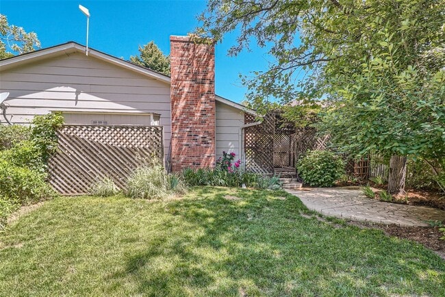 Building Photo - Stunning Home by Arapahoe Lake