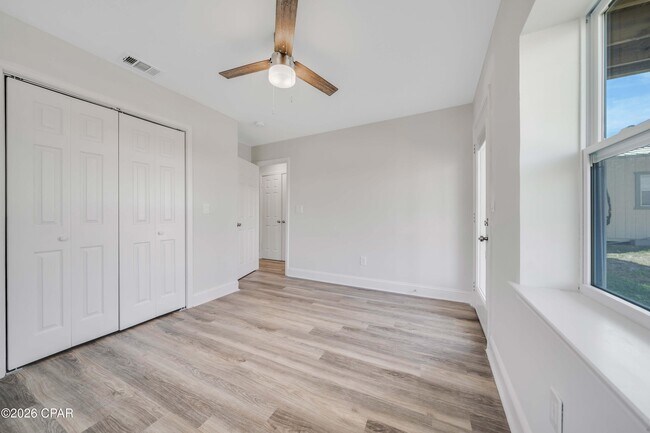 Building Photo - 3904 Ocean View Dr