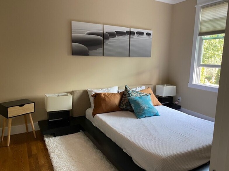 Queen Japanese Platform bed - 406 North St