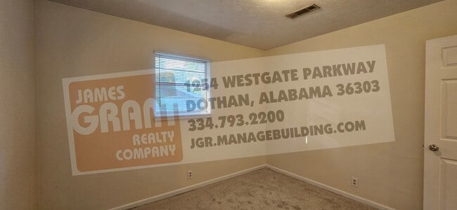 Building Photo - 306 Mustang Dr