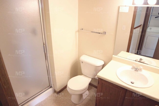 Building Photo - 518 S Howes St