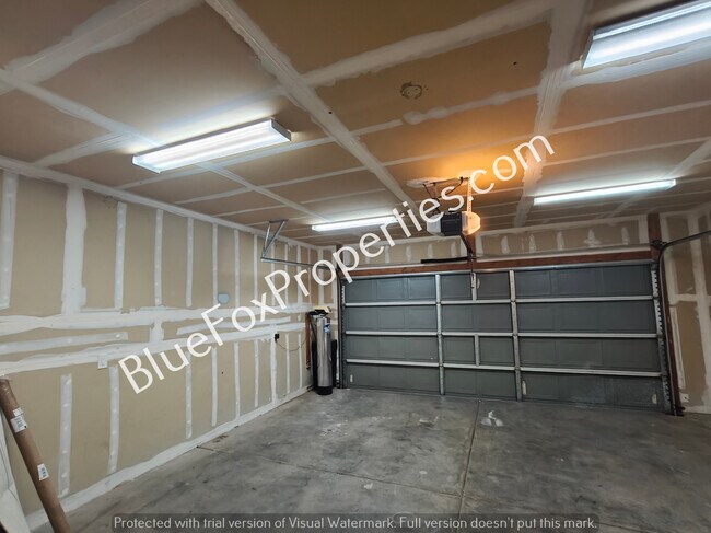 Building Photo - 6621 S De Concini Dr