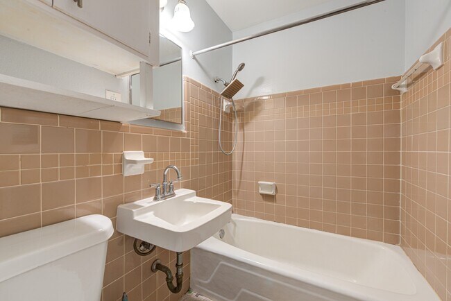 Building Photo - 7130 Carvel Ln