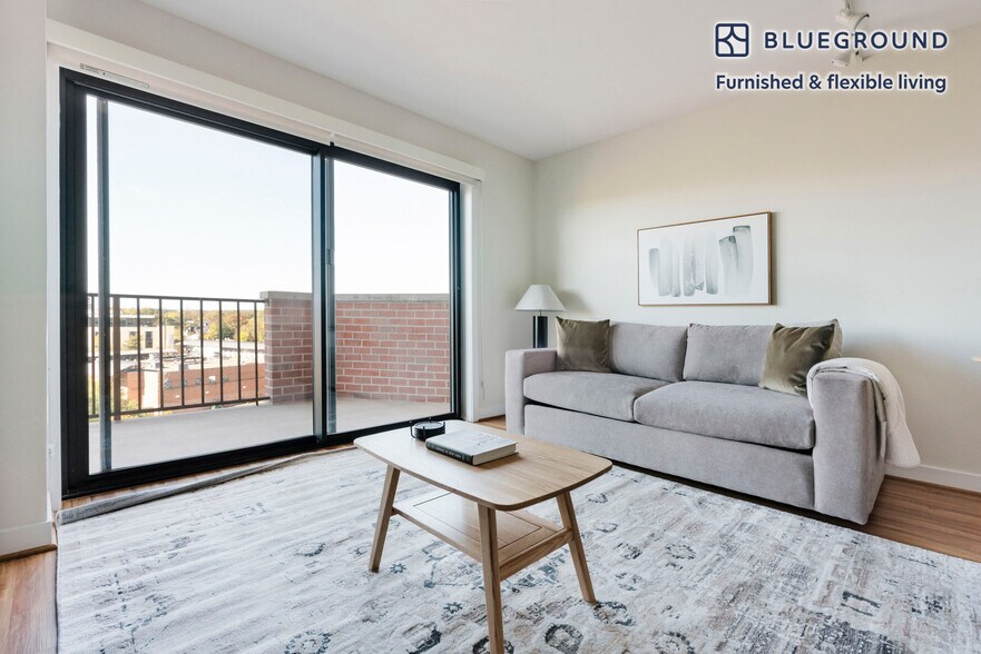 Primary Photo - 2500 Clarendon Blvd