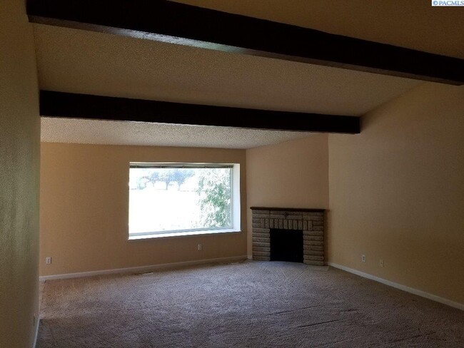 Building Photo - South Richland Townhouse for rent