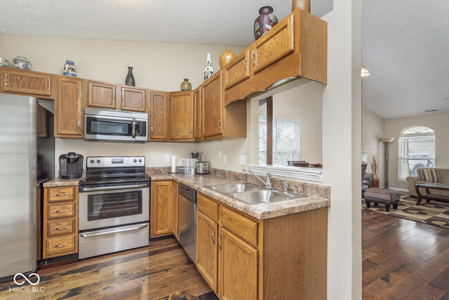 Building Photo - 381 Longview Bend