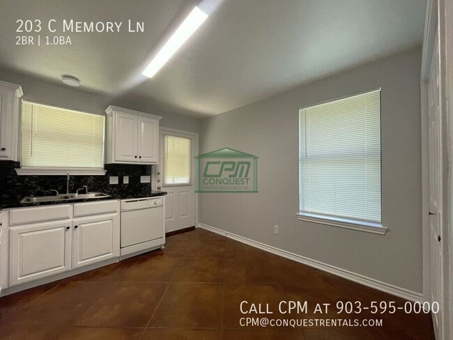 Building Photo - 203 Memory Ln