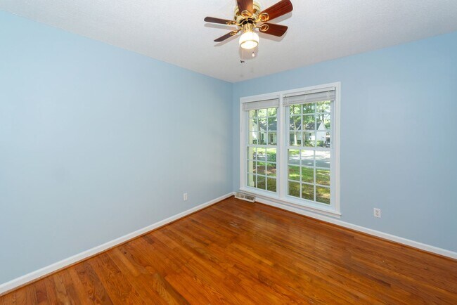 Building Photo - 3 Bedroom 2 Bath Home in Kings Grant - Sum...