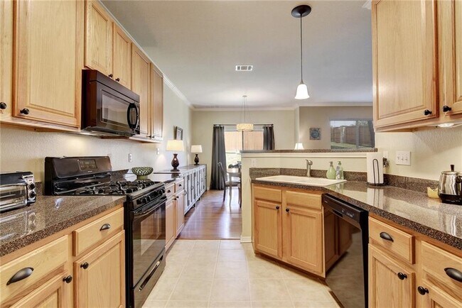 Building Photo - 7500 Shadowridge Run