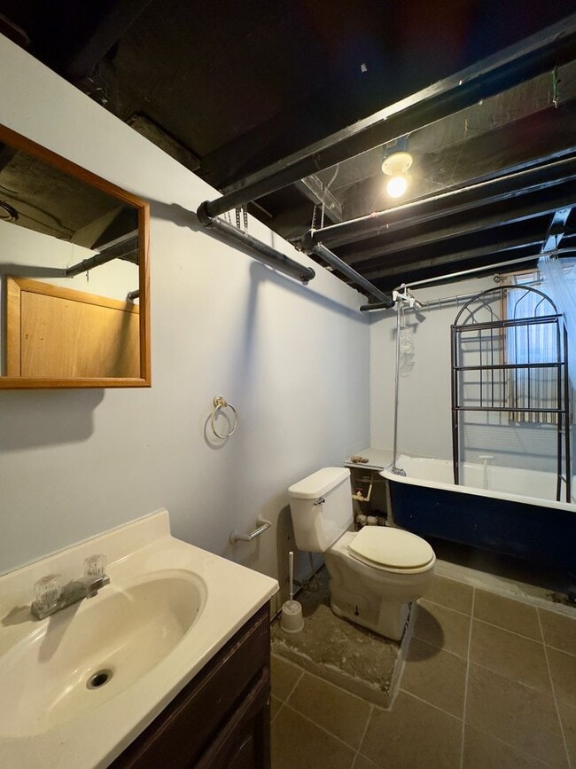 Building Photo - $500 OFF 1ST MONTH-3Bed/2Bath Townhome in Historic Ridgley Delight!