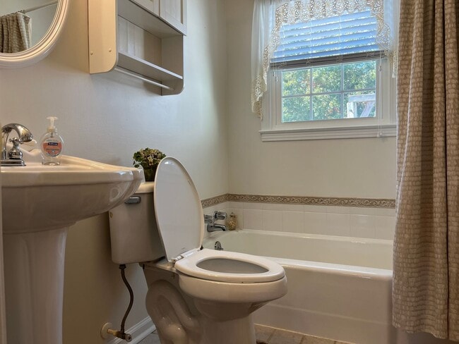 Building Photo - Available Now: 3/2 in Woodruff!