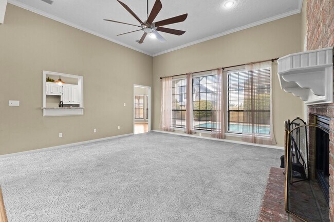 Building Photo - 590 Edgewood Dr