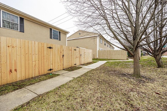 Building Photo - 97 Tarryton Ct W