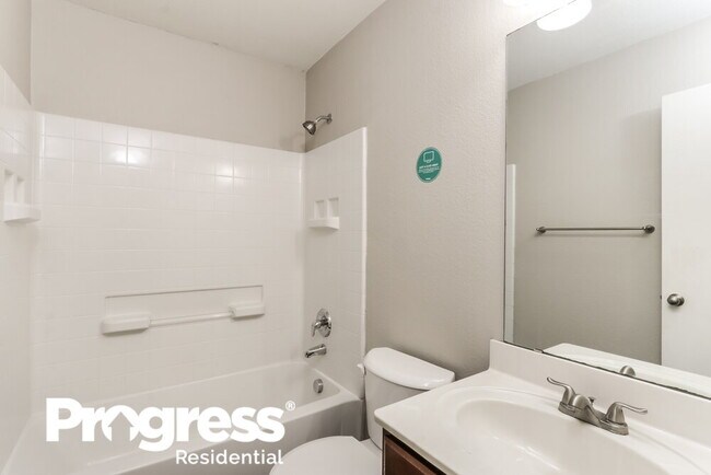 Building Photo - 302 Shadow Bend Cir