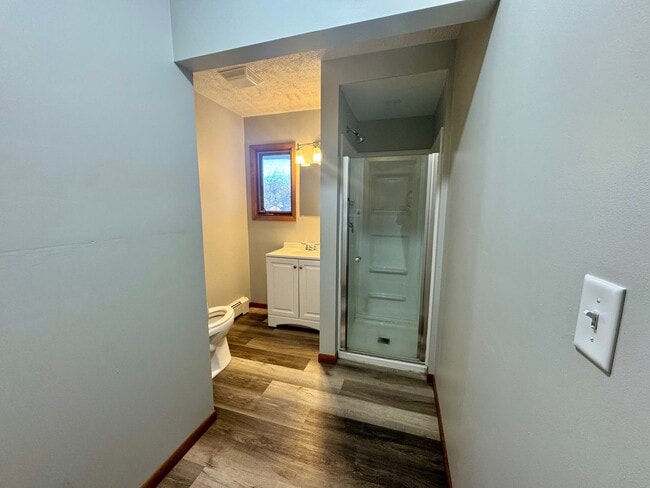 Building Photo - 4 bed, 2 bath acreage in Pickrell area