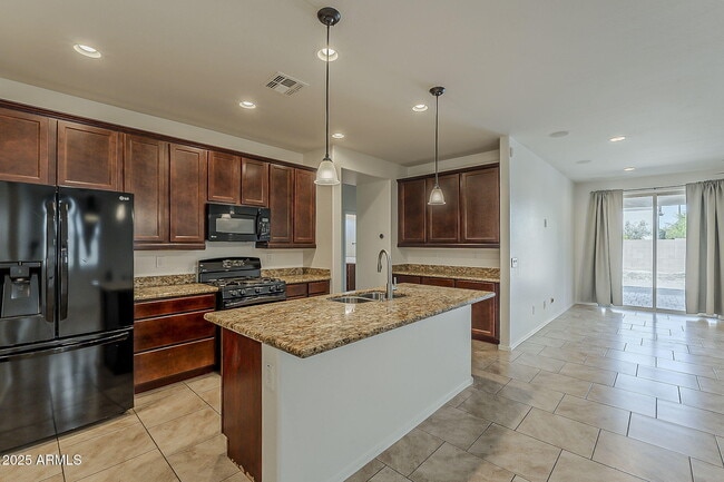 Building Photo - 2008 E Stacey Rd