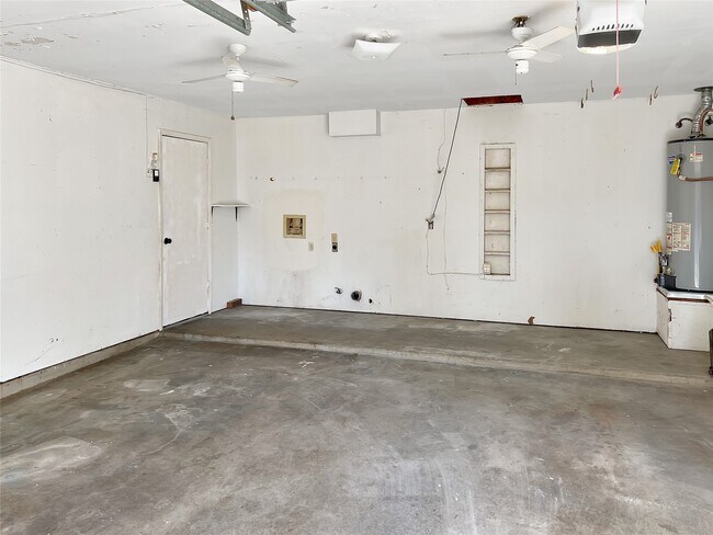 Building Photo - 15018 Cypress Green Dr