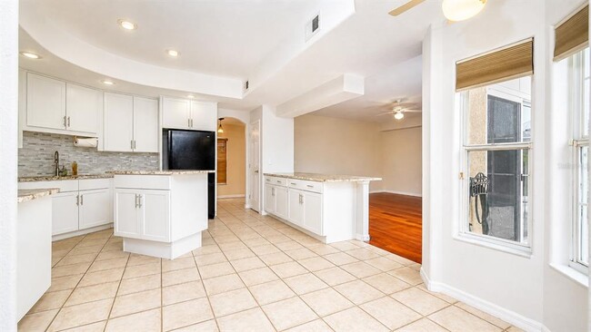 Building Photo - 357 Fairway Pointe Cir