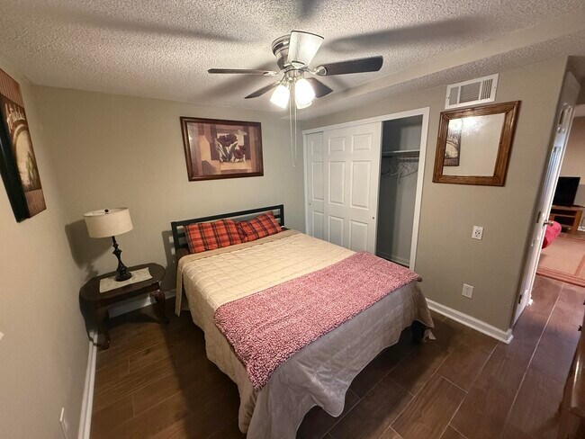 Building Photo - 105 N Garth Ave