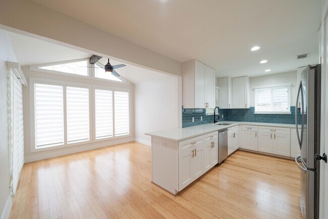 Building Photo - 2515 Berkett Dr