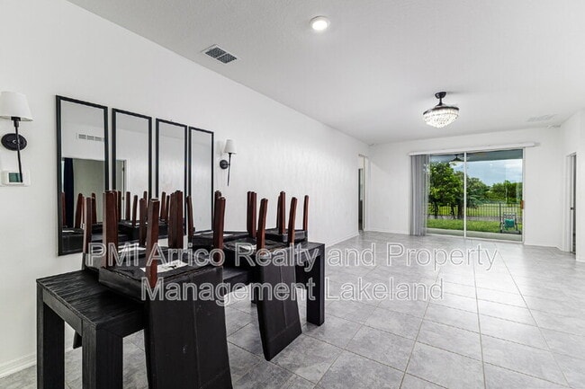 Building Photo - 1228 Tyler Lp