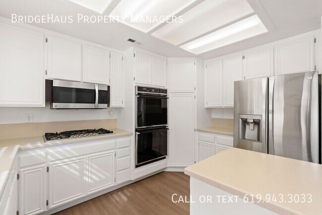 Building Photo - 10998 Corte Playa Barcelona