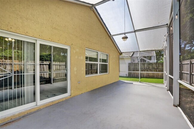 Building Photo - 4161 Sapphire Terrace