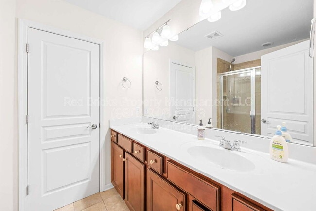 Building Photo - 2452 Royal York Ave