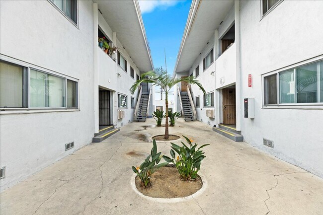 Building Photo - 3116 W 99th St