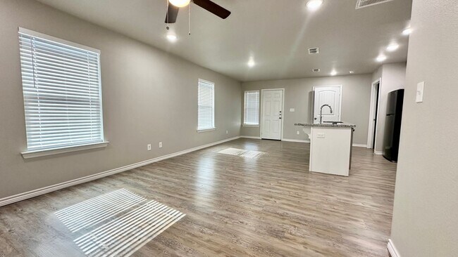 Building Photo - 2634 Hickory Ave